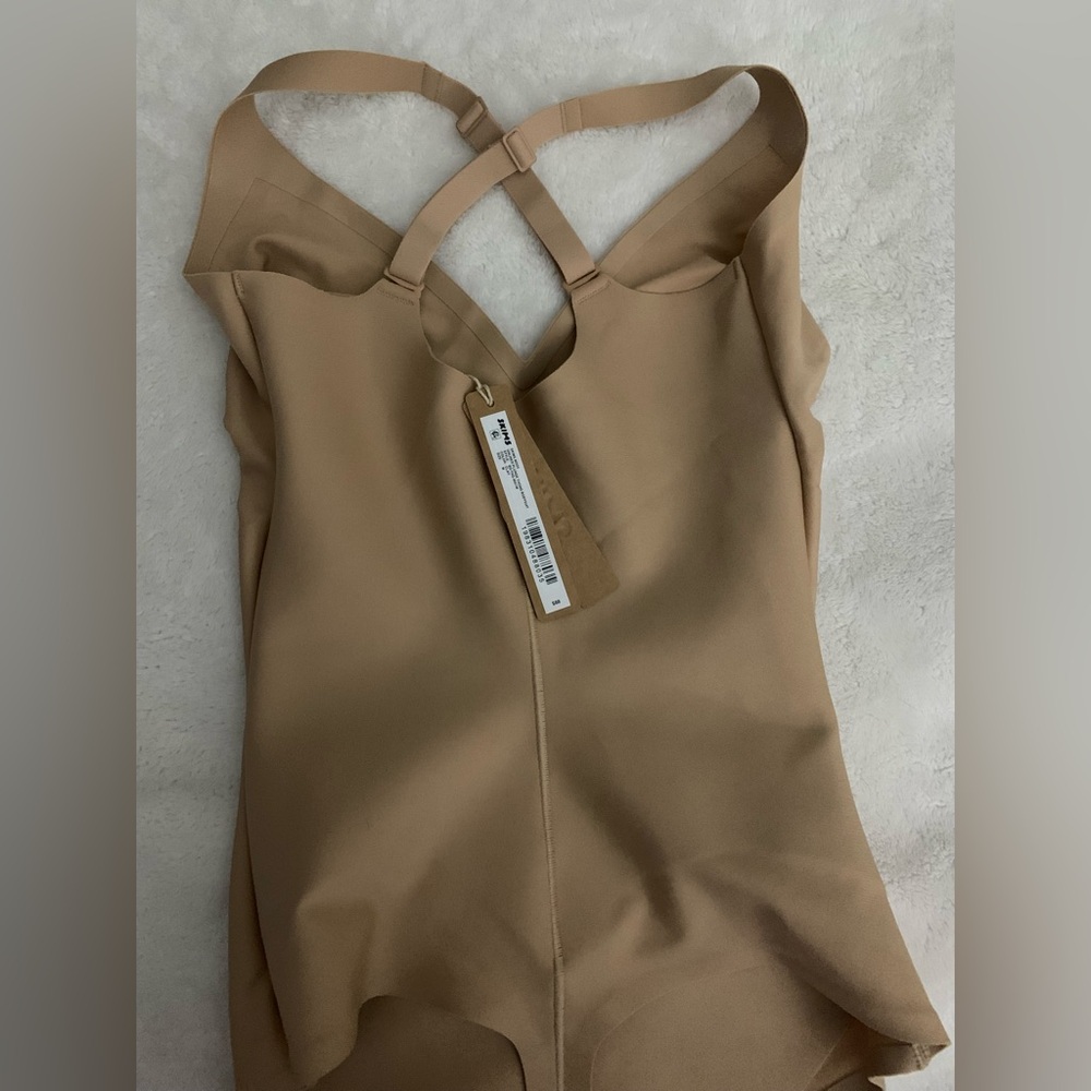 SKIMS BODY UNLINED THONG PLUNGE BODYSUIT~CLAY~MEDIUM BNWT - Picture 10 of 11